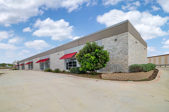 More details for 1740 Universal City Blvd, Universal City, TX - Light Industrial to Rent