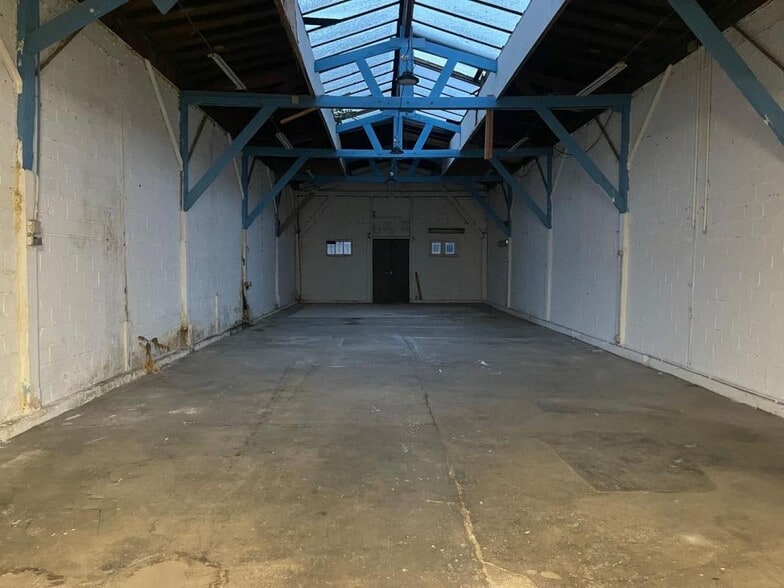 Industrial in Montreuil to rent - Interior Photo - Image 2 of 3