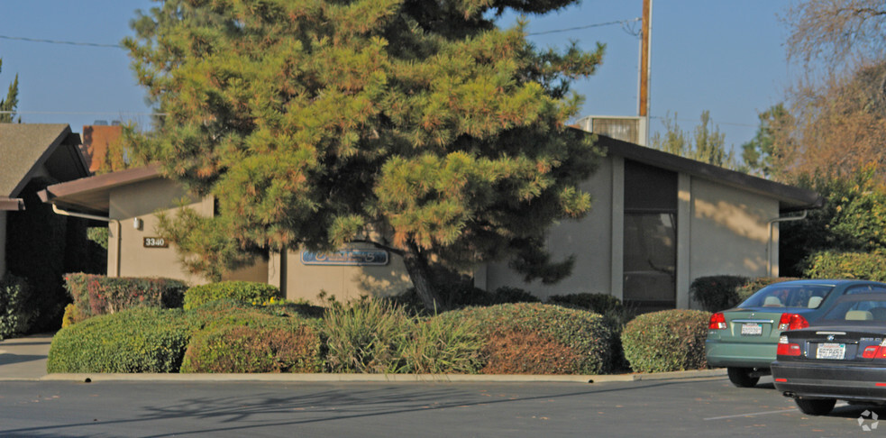 3340 W Mineral King Ave, Visalia, CA for rent - Primary Photo - Image 2 of 7