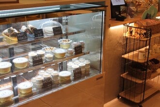Retail in Madrid, Madrid to rent Interior Photo- Image 2 of 12