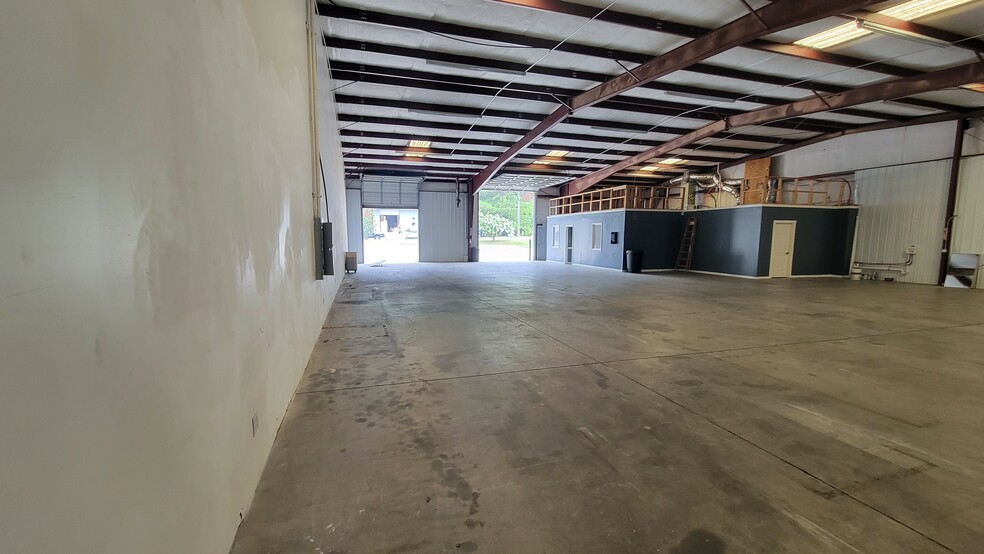 1085 Parkway Industrial Park Dr, Buford, GA for rent - Interior Photo - Image 3 of 8