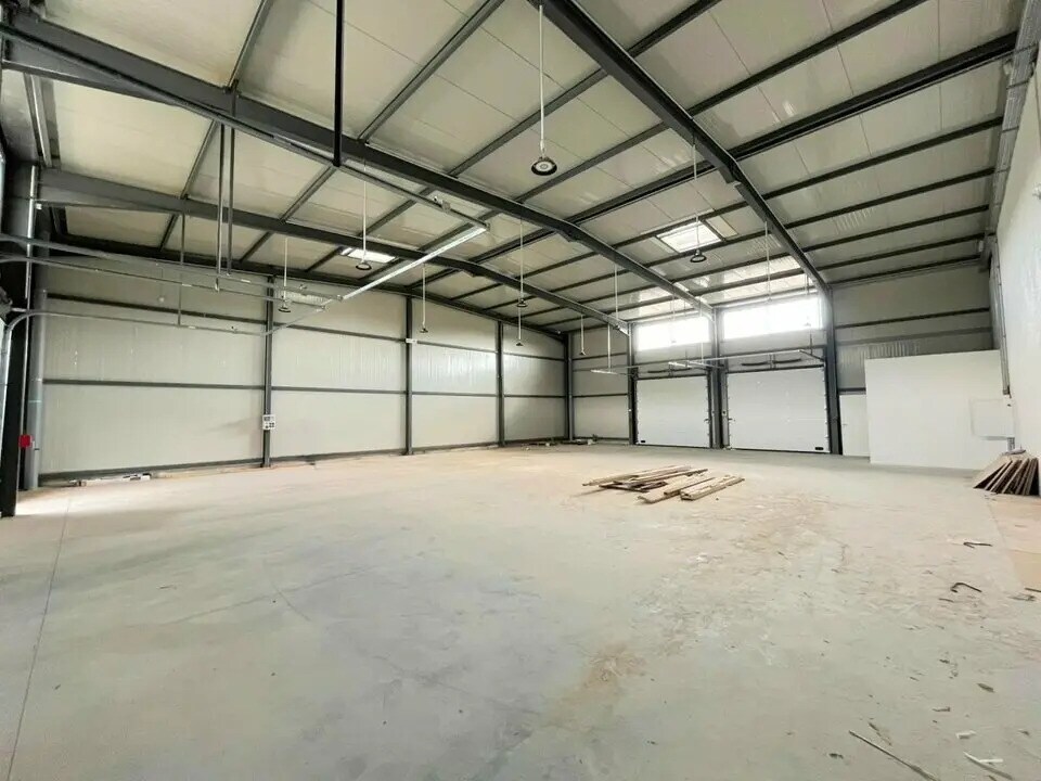 Location Entrepôt 700 m² - Photo 1