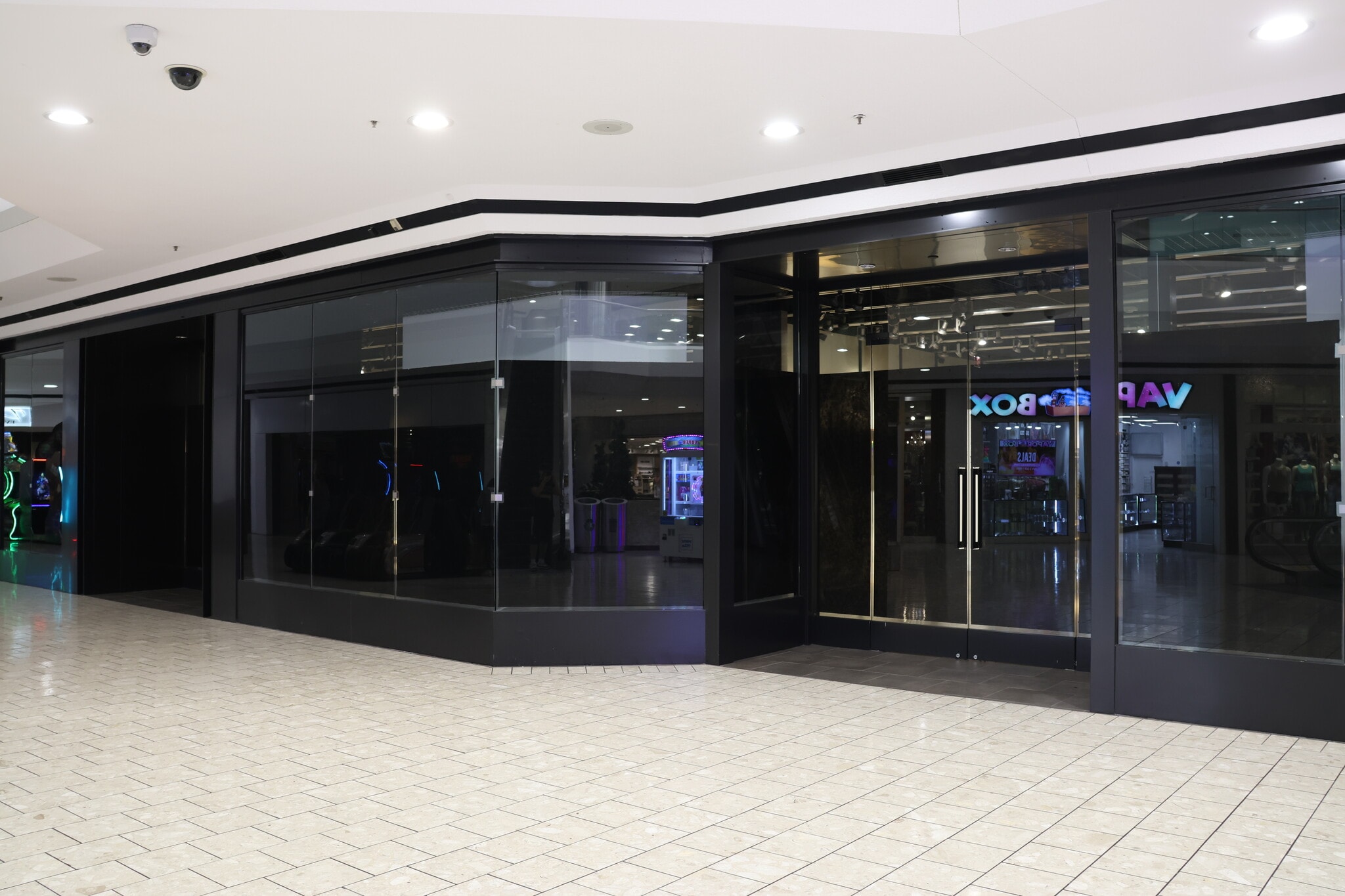 100 Greyrock Pl, Stamford, CT to rent Interior Photo- Image 1 of 8