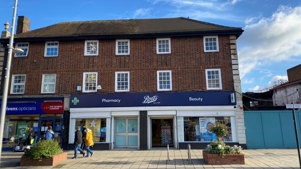 9-11 Old Church Rd, London to rent - Primary Photo - Image 1 of 3