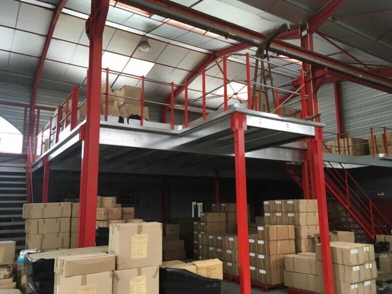 Light Industrial in Beauzelle to rent - Building Photo - Image 1 of 8