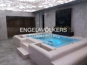 Retail in Barcelona, Barcelona to rent Interior Photo- Image 2 of 10