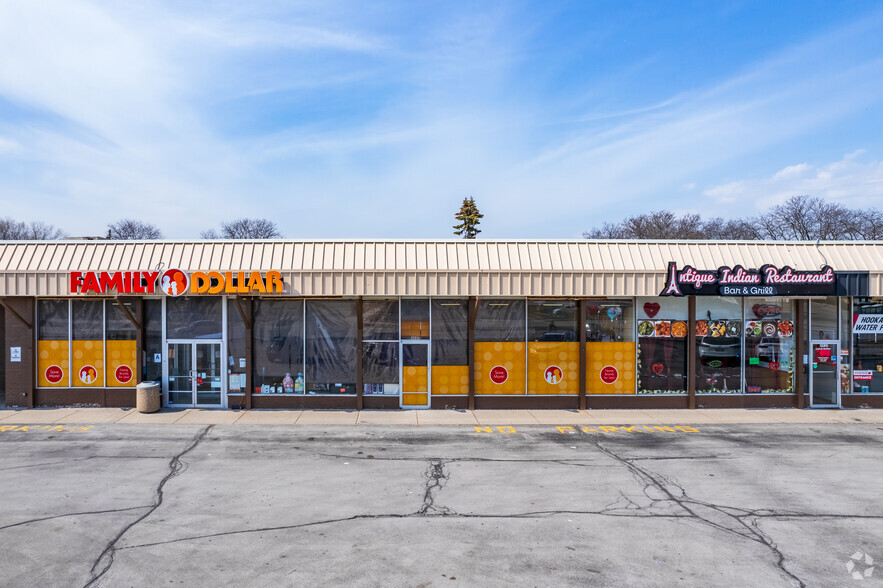 3921-3953 S 76th St, Milwaukee, WI for rent - Building Photo - Image 3 of 7