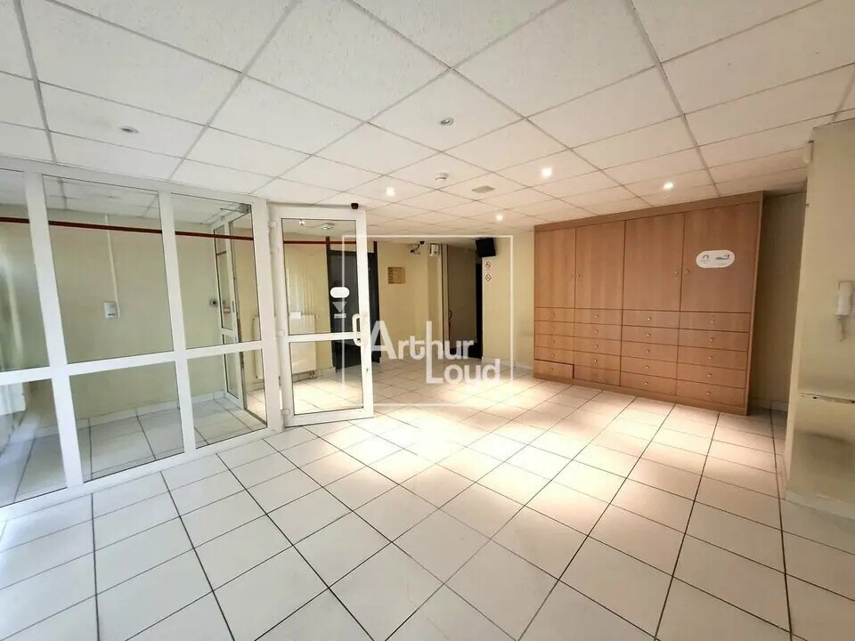Retail in Melun for sale Interior Photo- Image 1 of 9