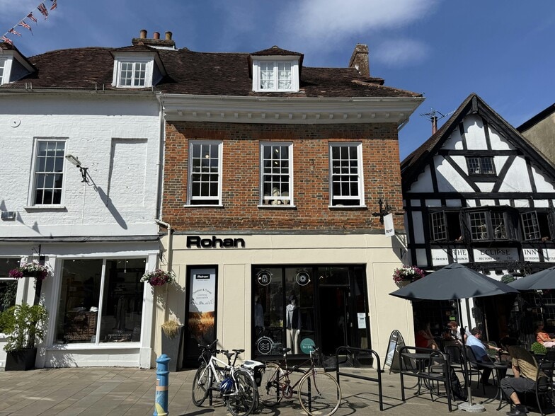 24 The Sq, Winchester to rent - Building Photo - Image 2 of 12