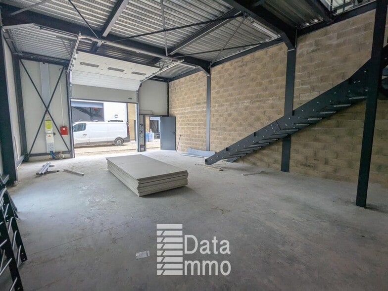 Light Industrial in Bagnolet to rent - Building Photo - Image 3 of 5