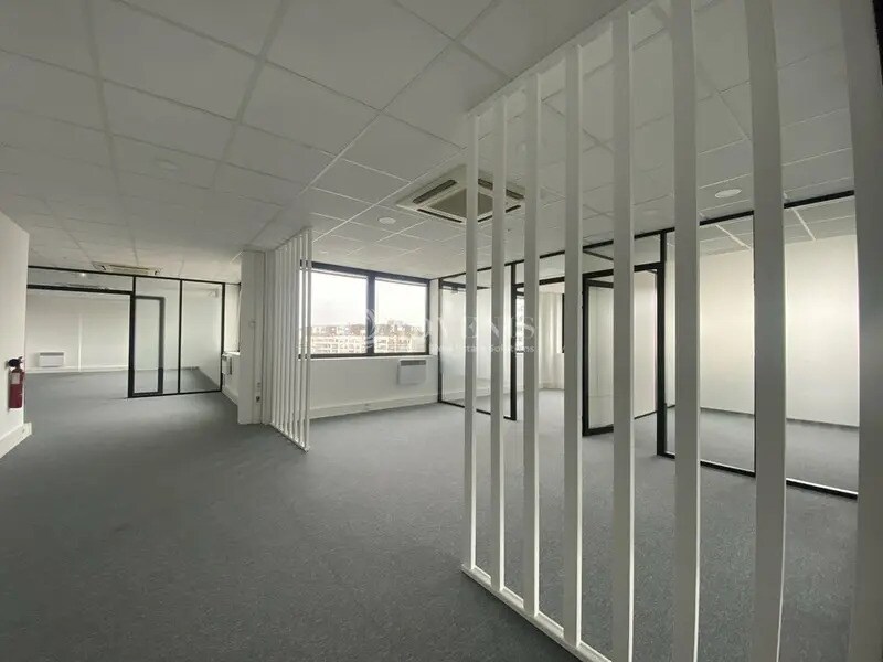 Office in Issy-les-Moulineaux to rent Interior Photo- Image 1 of 13