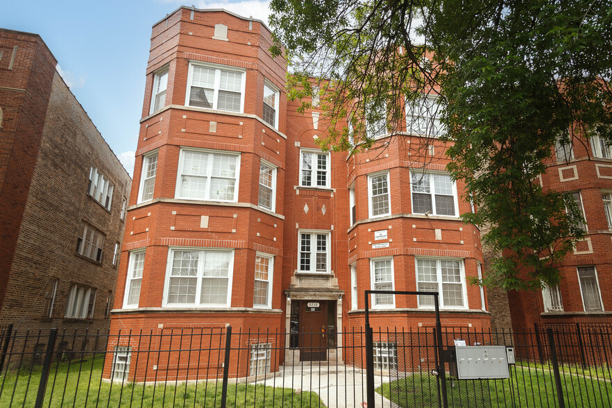 8238 S Eberhart Ave, Chicago, IL for sale - Primary Photo - Image 1 of 1