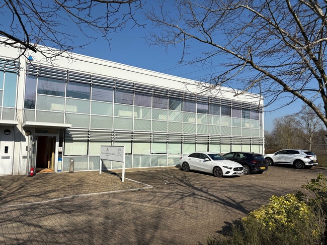 More details for Centennial Av, Elstree - Industrial to Rent