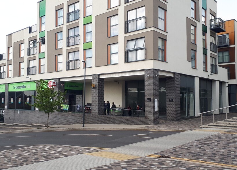 Long Down Ave, Bristol to rent - Building Photo - Image 2 of 2