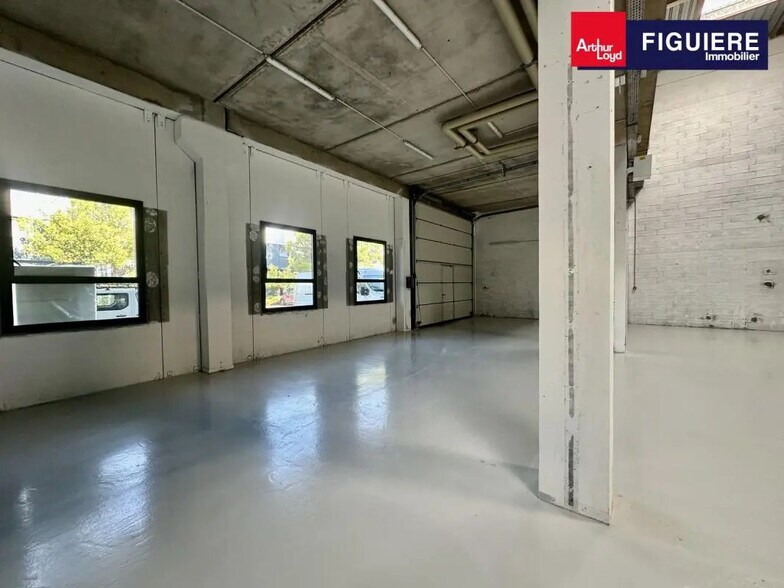 Chemin De La Bastide Blanche, Vitrolles to rent - Building Photo - Image 2 of 10