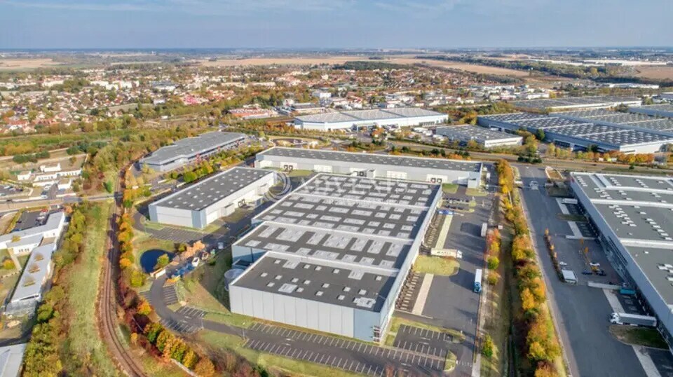 Industrial in Combs-la-Ville to rent - Aerial - Image 3 of 4