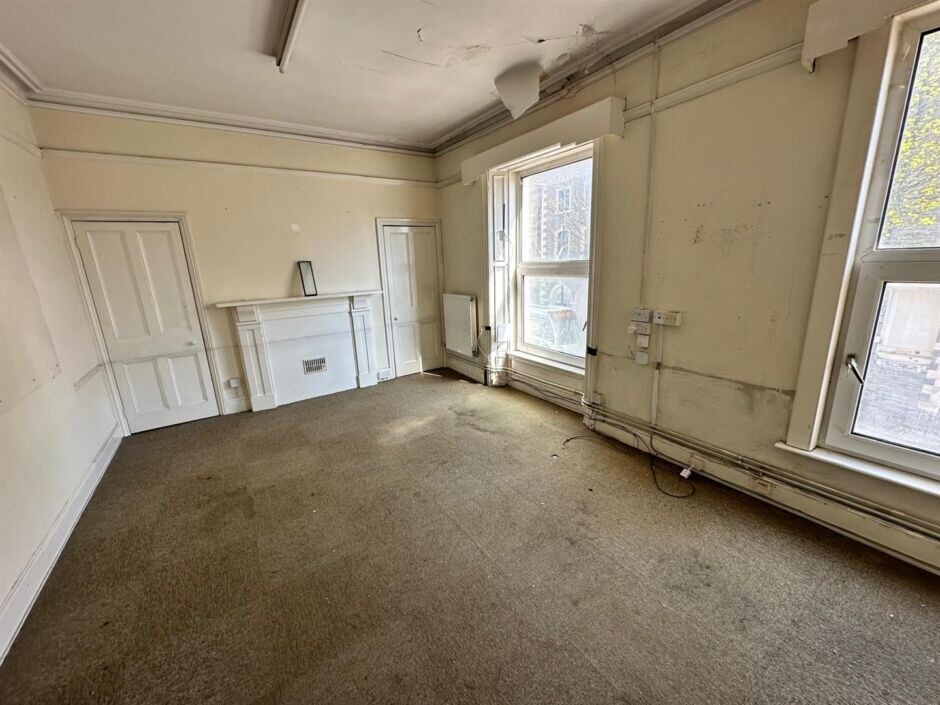 2 De La Beche St, Swansea to rent Interior Photo- Image 1 of 3