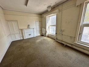 2 De La Beche St, Swansea to rent Interior Photo- Image 1 of 3