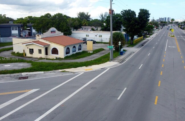 More details for 14100 W Dixie Hwy, Miami, FL - Retail to Rent