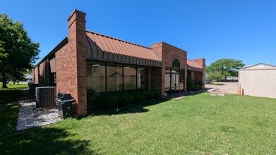 315 Harwood Rd, Bedford, TX to rent Building Photo- Image 2 of 27