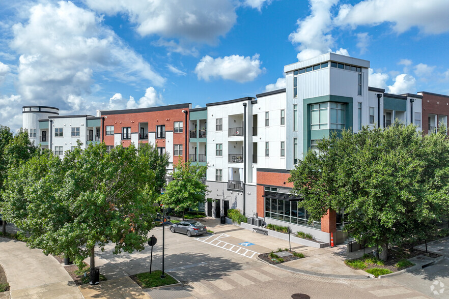 7077 Watercrest Pky, Dallas, TX for sale - Primary Photo - Image 1 of 1