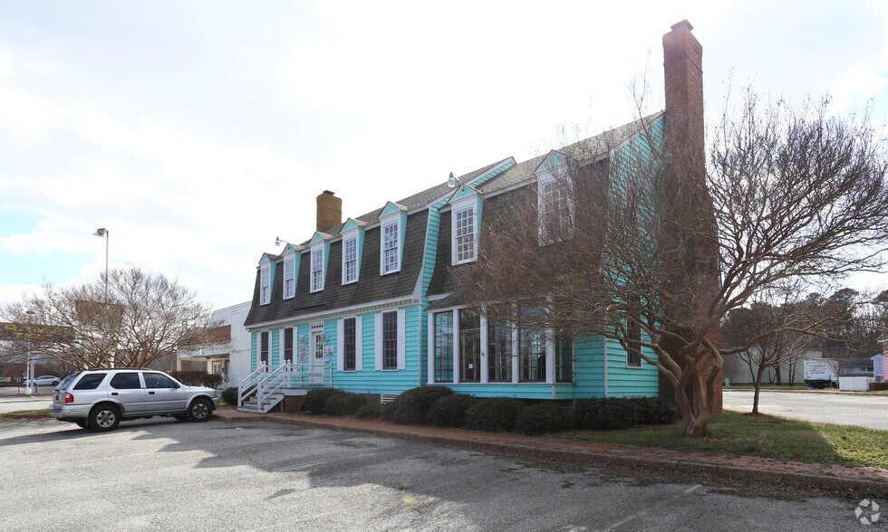 13811 Warwick Blvd, Newport News, VA for rent - Primary Photo - Image 1 of 7