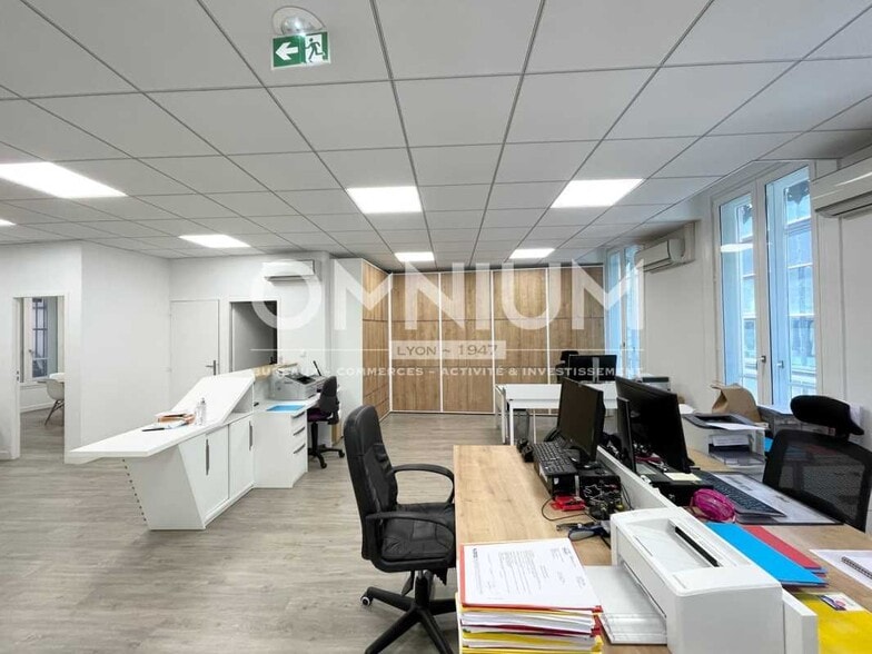 Office in Lyon to rent - Interior Photo - Image 1 of 6