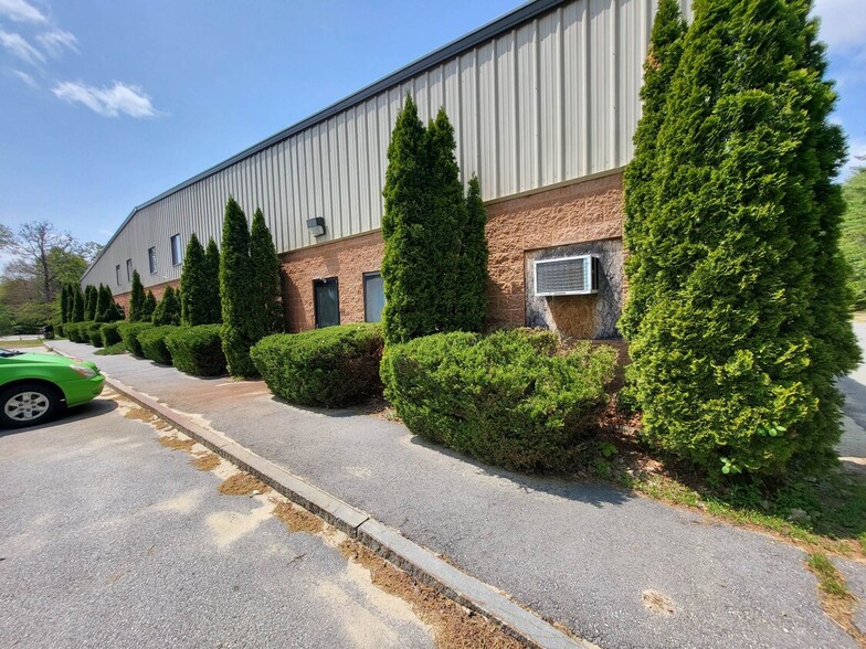 55 Industrial Park Unit 2, Franklin, NH for sale - Building Photo - Image 1 of 1