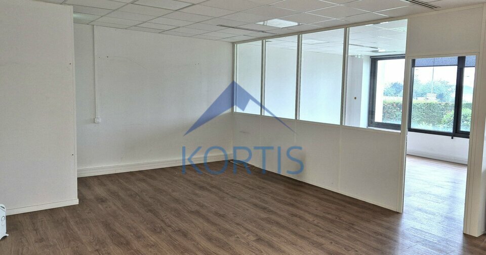 Rue Maryse Bastié, Bron to rent - Interior Photo - Image 1 of 9