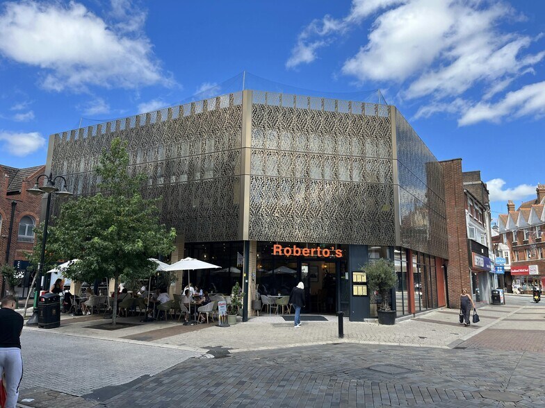 11 Bull Ln, High Wycombe to rent - Building Photo - Image 1 of 10