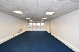Newhouse Rd, Grangemouth to rent Interior Photo- Image 2 of 2