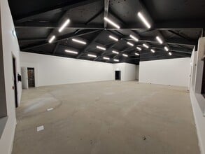 13 Benbow Ct, Shenley Church End to rent Interior Photo- Image 1 of 3