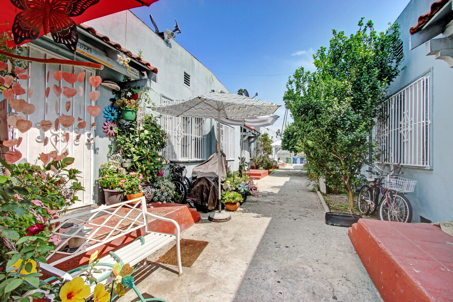 5924 S Hoover St, Los Angeles, CA for sale - Building Photo - Image 1 of 1