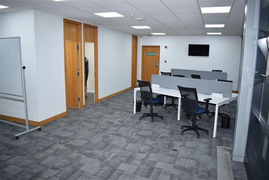 Admirals Way, London for sale - Building Photo - Image 3 of 9