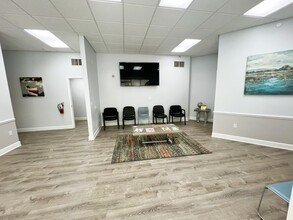 490 NW 60th St, Gainesville, FL for rent Lobby- Image 2 of 16