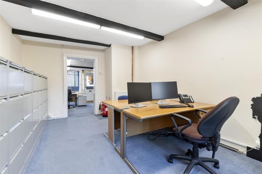 4 College St, Petersfield for sale - Building Photo - Image 2 of 14