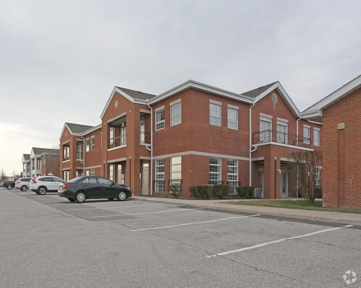 5770 Timberlea Blvd, Mississauga, ON for rent - Primary Photo - Image 1 of 8