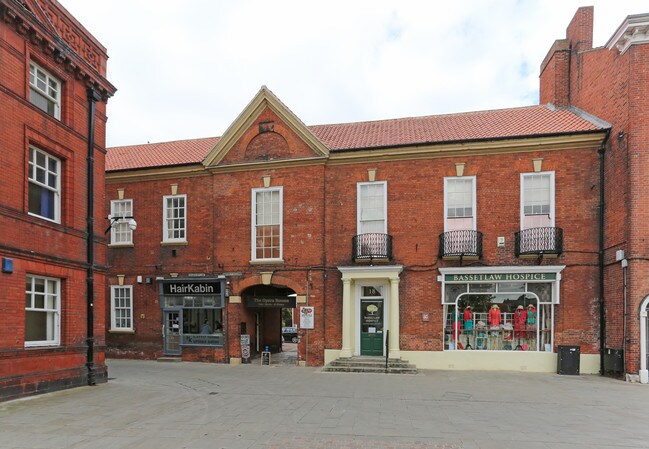 More details for 18-18A The Square, Retford - Retail to Rent