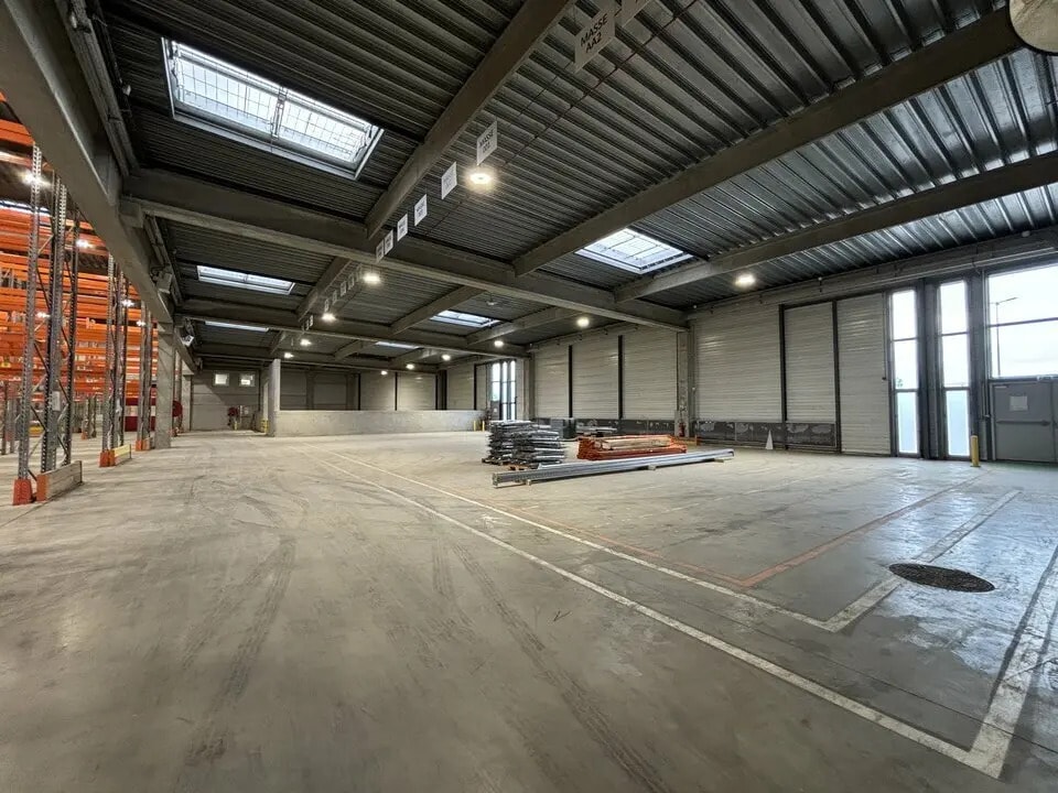 Industrial in Corbas to rent Interior Photo- Image 1 of 16