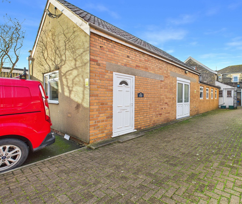 1a Griffin Rd, Clevedon to rent Primary Photo- Image 1 of 2