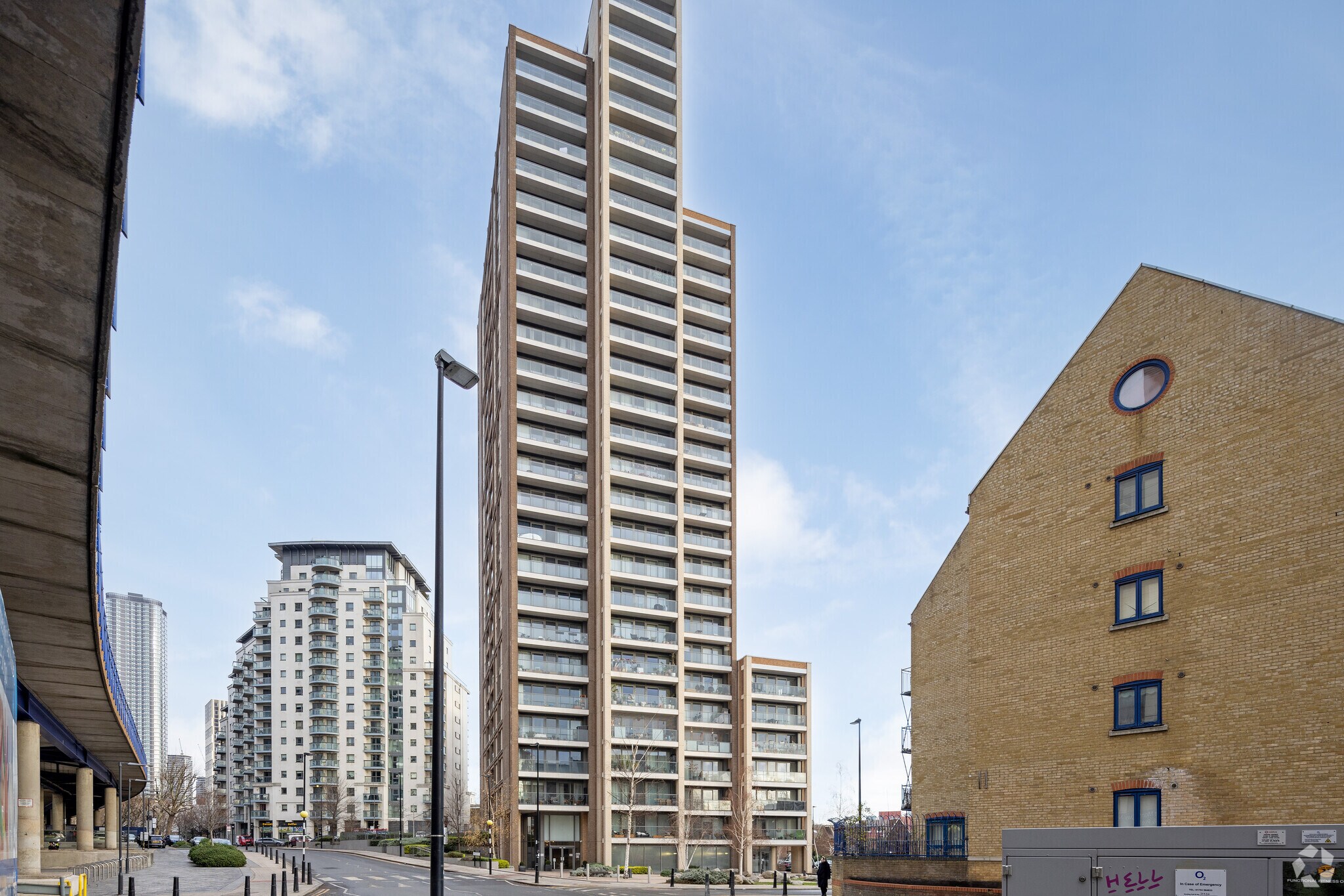 7 Limeharbour, London for sale Primary Photo- Image 1 of 1