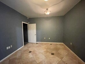 702 Spring Cypress Rd, Spring, TX to rent Interior Photo- Image 2 of 4