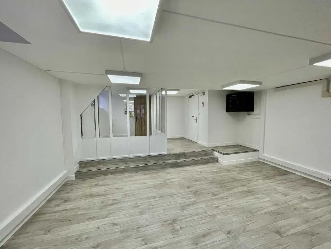 Office in Rouen to rent Interior Photo- Image 1 of 6