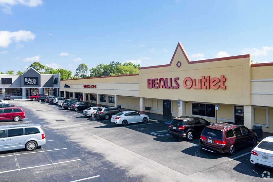 2501-2573 Old Vineland Rd, Kissimmee, FL to rent - Building Photo - Image 3 of 14