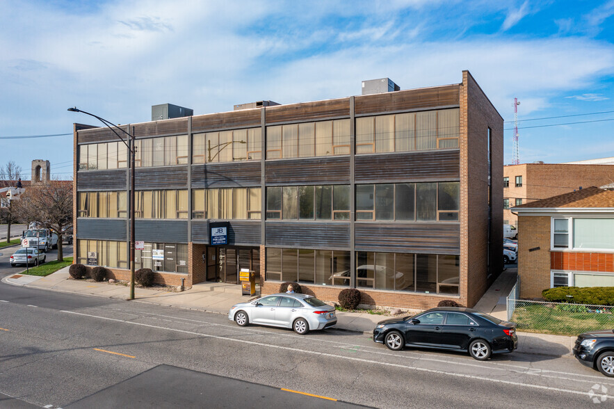 5097 N Elston Ave, Chicago, IL for rent - Building Photo - Image 3 of 17