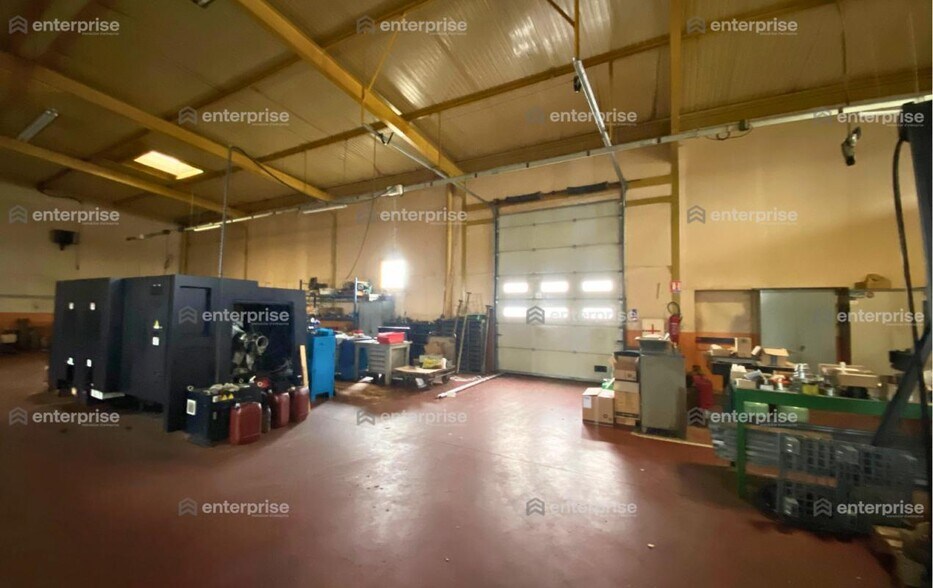 Light Industrial in Saint-Maximin for sale - Interior Photo - Image 3 of 3