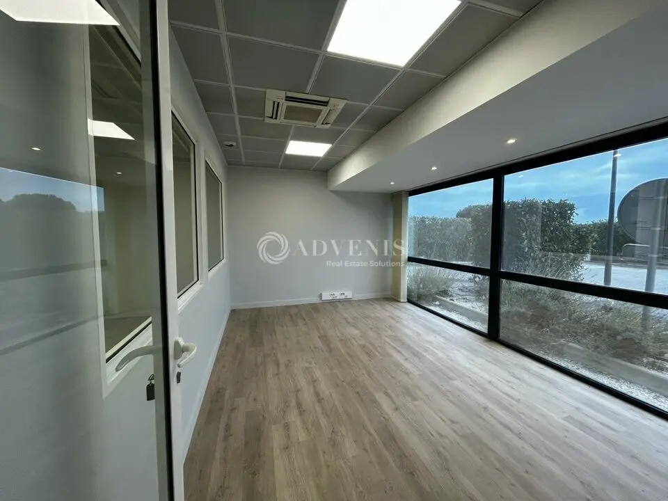 Location Bureaux 87 m² - Photo 1