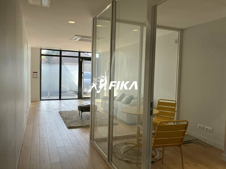 Office in L Union for sale - Interior Photo - Image 2 of 8