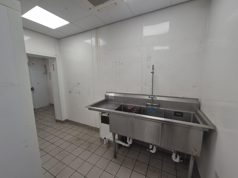 13 Banks Rd, Wirral to rent - Building Photo - Image 3 of 5