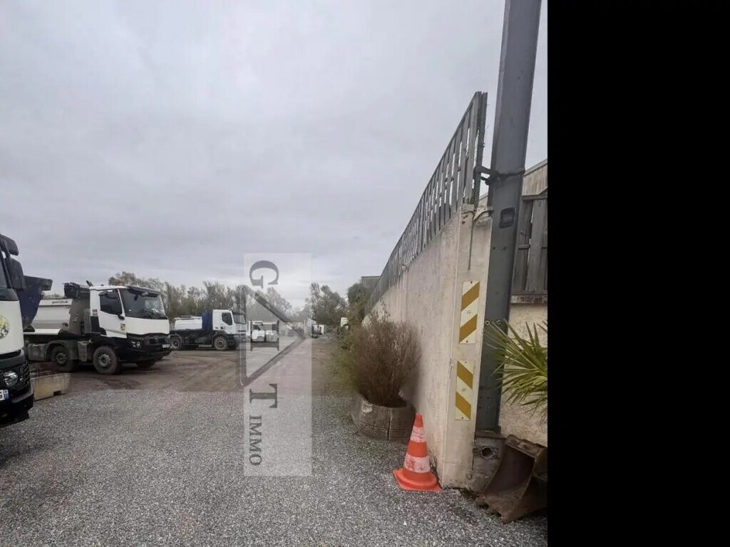 Vente Entrepôt 670 m² - Photo 1